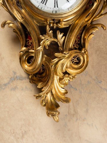 Cartel d’applique en bronze doré signé Gudin d’époque Louis XV - Galerie William Diximus