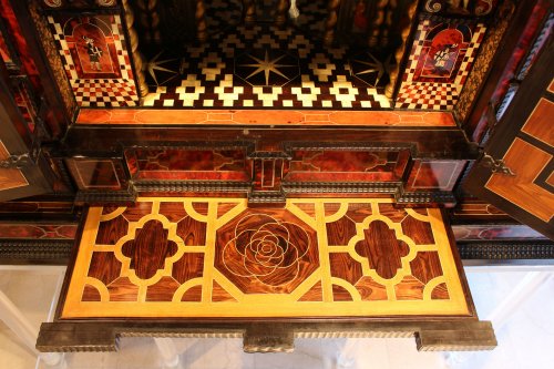 Antiquités - Cabinet from Antwerp in tortoiseshell scales circa 1650