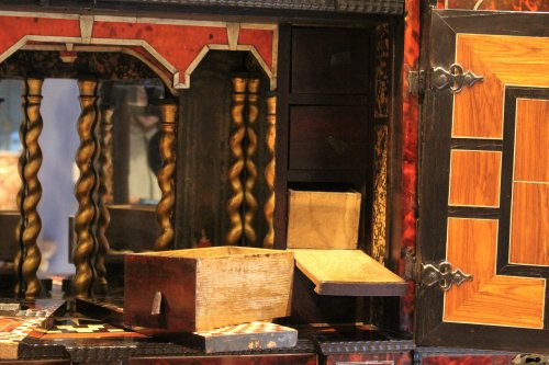 Antiquités - Cabinet from Antwerp in tortoiseshell scales circa 1650