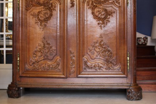 Armoire en chêne sculpté d’époque Régence - Mobilier Style Régence