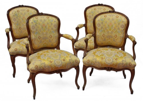 Suite de quatre fauteuils Louis XV dont un estampillé par Jean-Baptiste Lebas