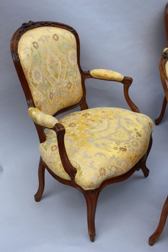 Suite de quatre fauteuils Louis XV dont un estampillé par Jean-Baptiste Lebas - Louis XV