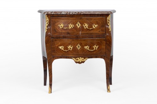 Commode sauteuse d’époque Louis XV - Mobilier Style Louis XV