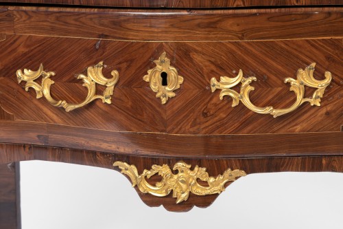 Mobilier Commode - Commode sauteuse d’époque Louis XV