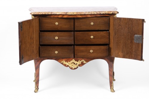 XVIIIe siècle - Commode d’époque Louis XV estampillé de Denis Genty