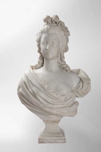 Sculpture  - Bust of woman in white marble of carrara