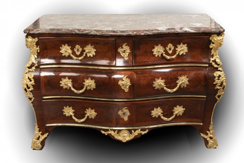 Commode tombeau d'époque XVIIIe trace d'estampille M. Criaerd - Mobilier Style Louis XV