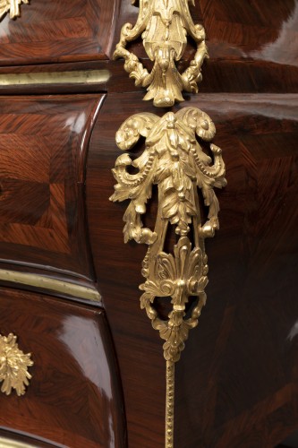 Louis XV - Commode tombeau d'époque XVIIIe trace d'estampille M. Criaerd