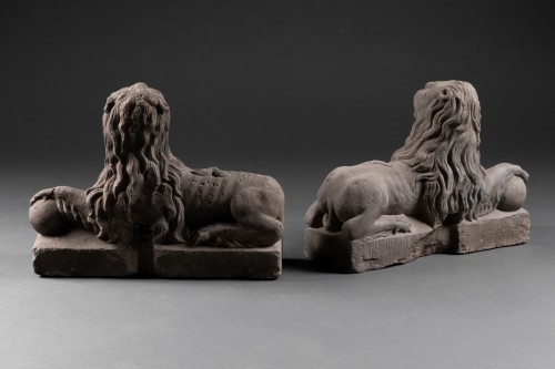 Pair of sandstone Lions - Late 17th century  - Louis XIV