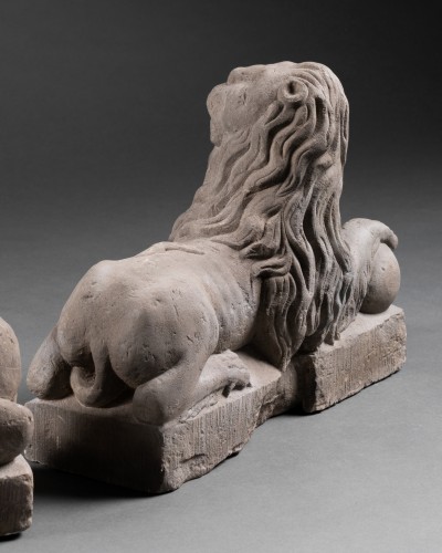 Louis XIV - Pair of sandstone Lions - Late 17th century 
