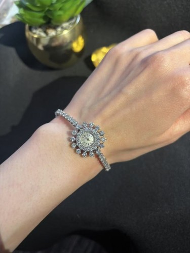 Bijouterie, Joaillerie  - Jaeger-Lecoultre - Montre de Dame en diamants