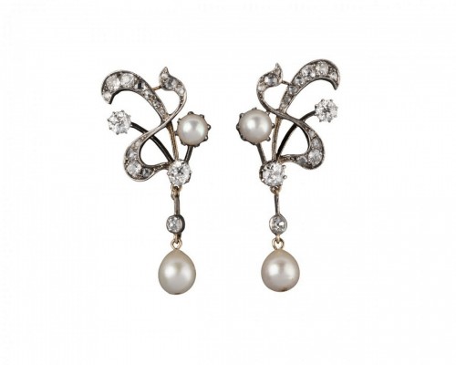 Pair of earrings in gold, silver, diamonds, and natural pearls, circa 1900
