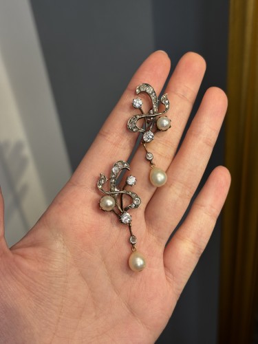 Pair of earrings in gold, silver, diamonds, and natural pearls, circa 1900 - Antique Jewellery Style 