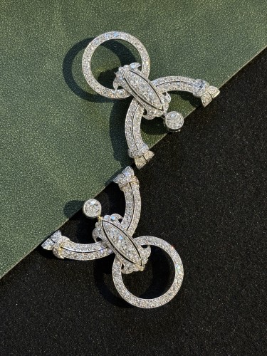 20th century - Pair of platinum and white gold diamond brooches, circa 1920