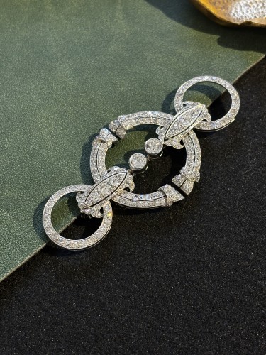 Pair of platinum and white gold diamond brooches, circa 1920 - Art Déco