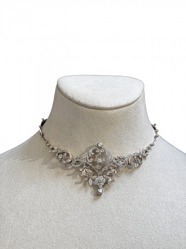 Garland-style necklace in gold, platinum, and diamonds, circa 1900