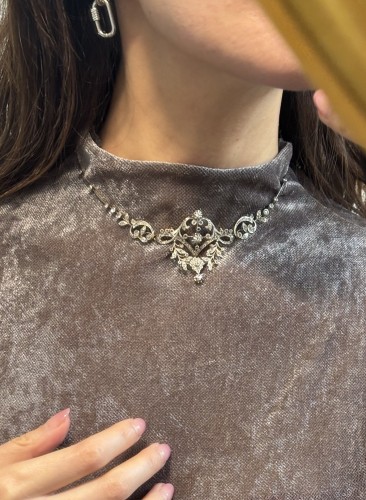 Garland-style necklace in gold, platinum, and diamonds, circa 1900 - 