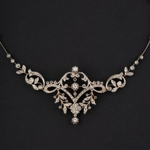 Garland-style necklace in gold, platinum, and diamonds, circa 1900 - 
