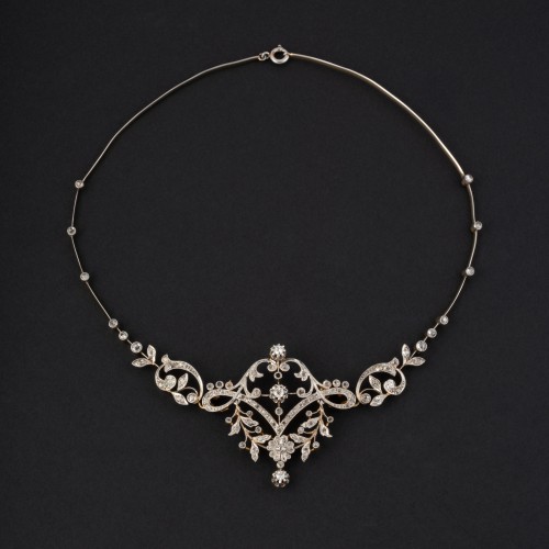  - Garland-style necklace in gold, platinum, and diamonds, circa 1900
