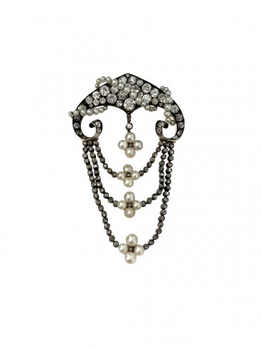 Corsage brooch in gold, diamonds and natural peals