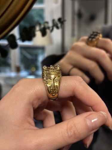 20th century - Signet ring in gold, garnets and diamonds