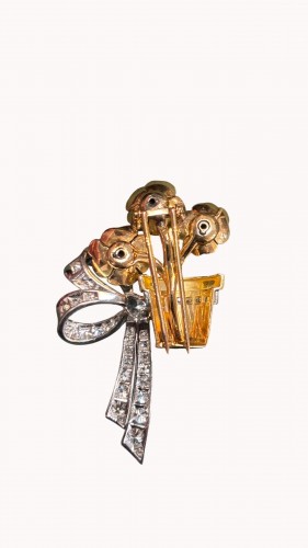 Broche clip bouquet de fleurs en pot en or, platine et diamants, vers 1940 - Bijouterie, Joaillerie Style 