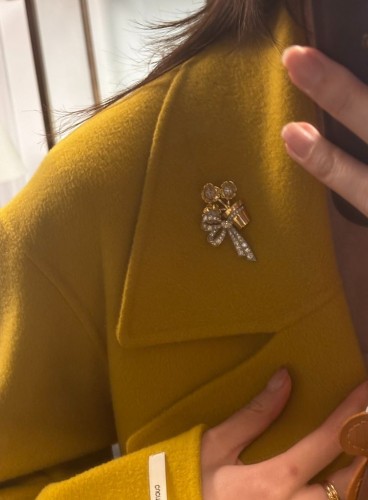 Bijouterie, Joaillerie Broche - Broche clip bouquet de fleurs en pot en or, platine et diamants, vers 1940