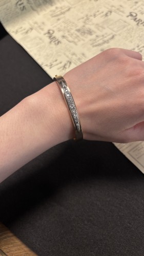Bracelet rigide ouvrant en or et diamants - Galerie Yidan Dema