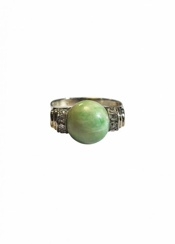 Bague Art Déco en or gris, jade et diamants