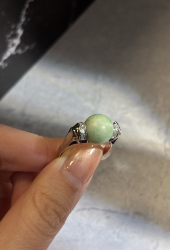 Bague Art Déco en or gris, jade et diamants - Bijouterie, Joaillerie Style Art Déco