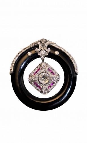 Pendentif anneau en or, platine, onyx et diamants, vers 1930