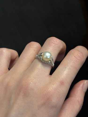 Art Deco Ring In Platinum, Diamonds And Fine Pearl - Antique Jewellery Style Art Déco