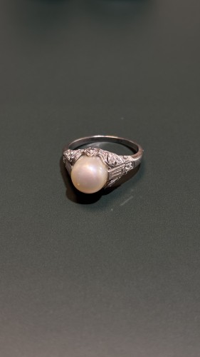 20th century - Art Deco Ring In Platinum, Diamonds And Fine Pearl