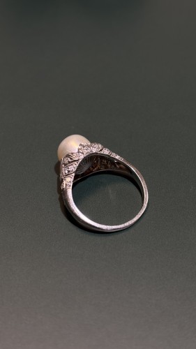 Art Deco Ring In Platinum, Diamonds And Fine Pearl - Art Déco