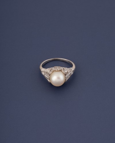 Art Deco Ring In Platinum, Diamonds And Fine Pearl - 