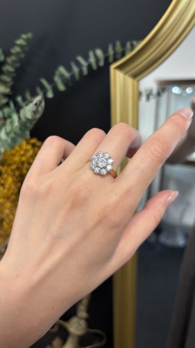 Bague marguerite en or et diamants, vers 1880 - Galerie Yidan Dema