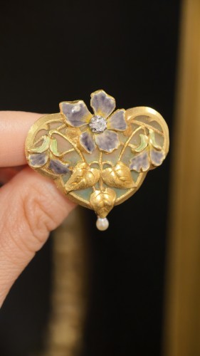 Pendentif floral en or, plique-à-jour et diamants, vers 1900 - Bijouterie, Joaillerie Style Art nouveau