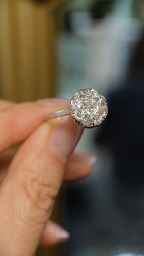 20th century - Belle Époque Platinum &amp; Old-Cut Diamond Daisy Ring