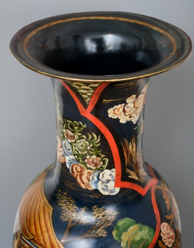 XVIIIe siècle - Paire de grands vases en terre cuite