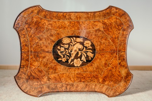 Table toscane du XVIIIe siècle en bois de noyer - Mobilier Style Louis XV