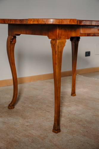 Furniture  - Eighteenth-century Tuscan Table In Walnut Wood.