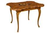 Table toscane du XVIIIe siècle en bois de noyer