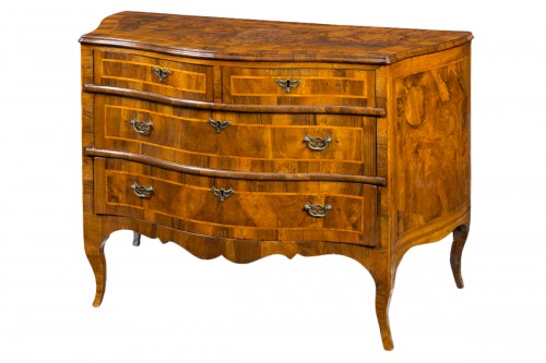 Venetian dresser shaped on the front and sides