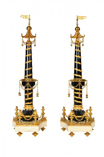Paire de colonnes ornementales de la fin du XVIIIe siècle
