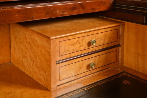 Furniture  - Large mahogany bureau in mahogany and plum pudding mahogany veneer