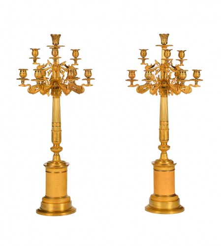 Très importante paire de candélabres aux cygnes d’époque Empire, attribué à Thomire