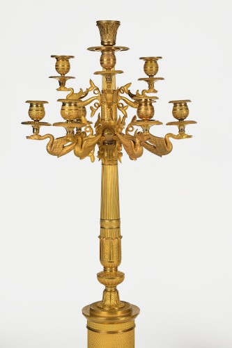 Très importante paire de candélabres aux cygnes d’époque Empire, attribué à Thomire - Luminaires Style Empire