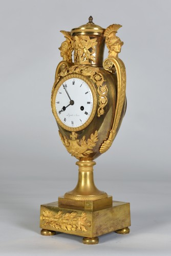 Pendule d’époque Empire vers 1810 en bronze doré, signé Lepaute - Horlogerie Style Empire