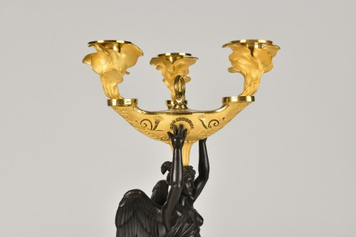 Luminaires Bougeoirs et Chandeliers - Candélabres en bronze à la Victoire, Époque Empire