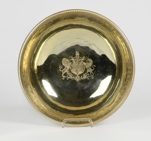 Aiguière et son bassin en vermeil, aux armoiries de la famille Royale Anglaise - Argenterie et Orfèvrerie Style Restauration - Charles X